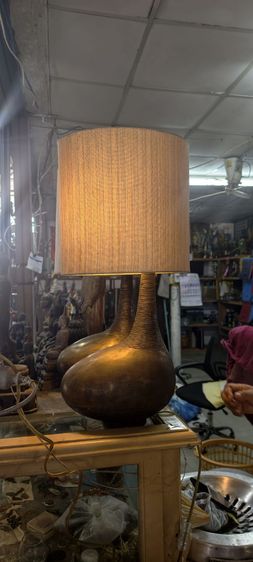 โคมไฟทองเหลือง