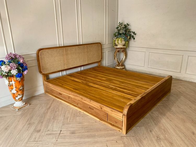 เตียง 6 ฟุต ไม้สัก หัวเตียงไม้หวายสานตาข่าย พร้อมลิ้นชักข้างเตียง รูปที่ 2