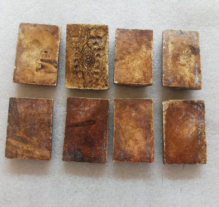 พระกรุเก่าคละพิมพ์ 8 องค์ 400- ส่งฟรี ชุดที่2 รูปที่ 3