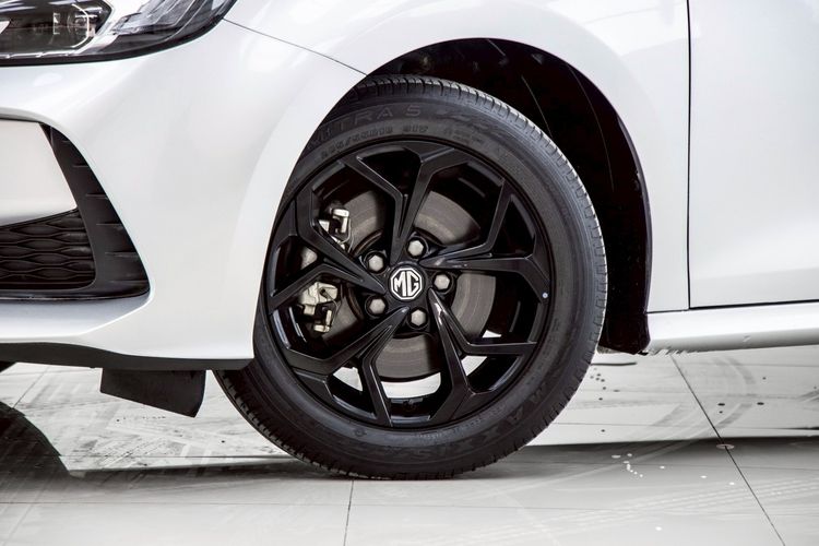 MG MG5 2025 1.5 C Sedan เบนซิน ไม่ติดแก๊ส เกียร์อัตโนมัติ เทา รูปที่ 4