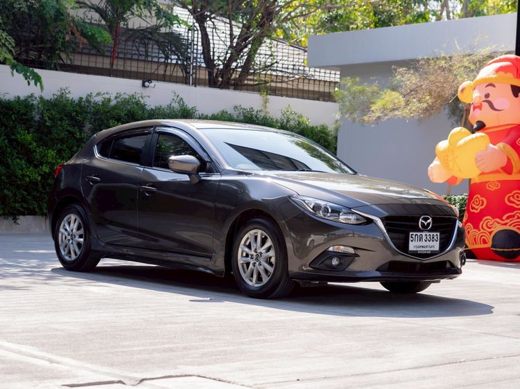 รถ Mazda Mazda3 2.0 C สี น้ำตาล
