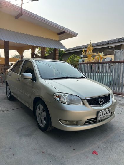 Toyota Vios 2004 1.5 E Ivory Sedan เบนซิน ไม่ติดแก๊ส เกียร์ธรรมดา ทอง รูปที่ 2