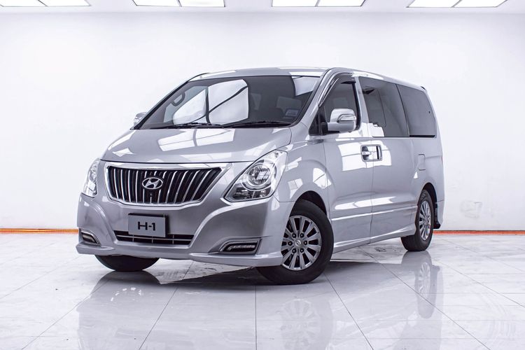 รถ Hyundai H-1  2.5 Deluxe สี เทา