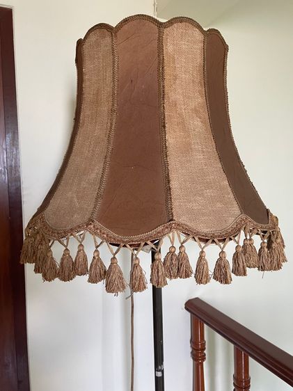 โคมไฟทองเหลือง รูปที่ 2