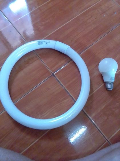 ขายหลอดไฟนีออนกลมและไฟดวง led ราคา 200 บาท