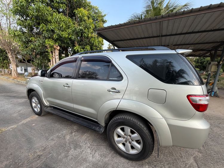 Toyota Fortuner 2010 3.0 V 4WD Utility-car ดีเซล เกียร์อัตโนมัติ เทา รูปที่ 3