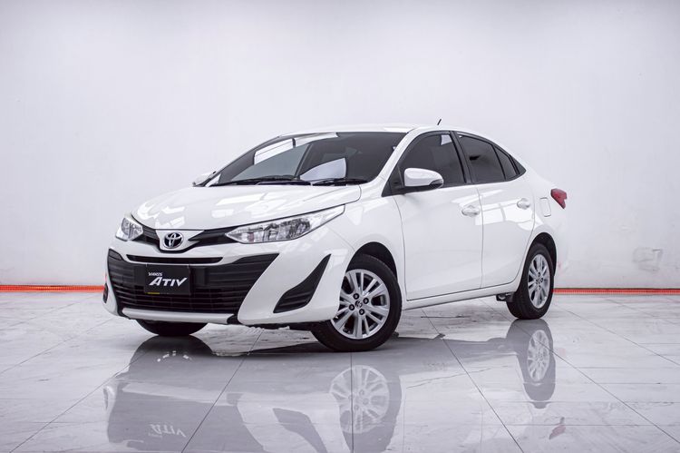 รถ Toyota Yaris ATIV 1.2 E สี ขาว