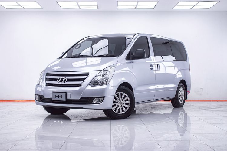 รถ Hyundai H-1  2.5 Maesto Touring สี เทา
