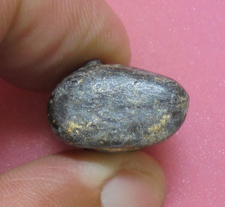 พระปิดตา เนื้อผงคลุกรัก ไม่ทราบที่ รูปที่ 3