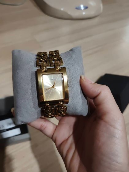 นาฬิกา GUESS เลทสีทอง รูปที่ 4