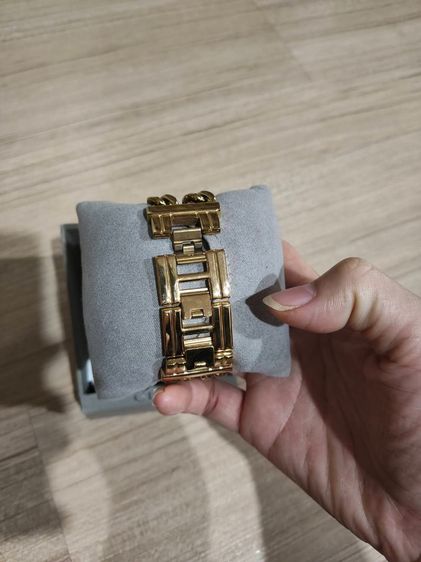 นาฬิกา GUESS เลทสีทอง รูปที่ 10