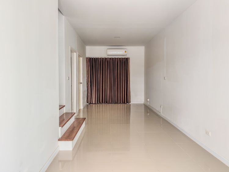 อื่นๆ มีบางส่วน 2023 เจ้าของขายเอง The Thamm Iconic อ่อนนุช-มอเตอร์เวย์ ทาวน์โฮม 2 ชั้น (ลาดกระบัง) ใกล้ทางขึ้นมอเตอร์เวย์ และ ALR สถานีลาดกระบัง รูปที่ 2