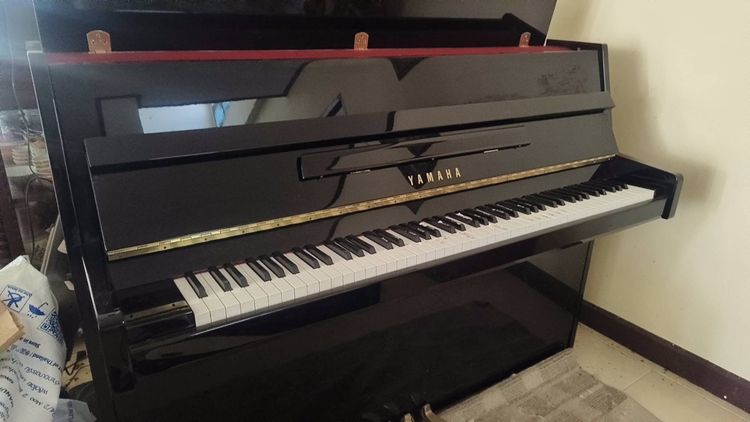 เปียโน รุ่น Yamaha JU109PE