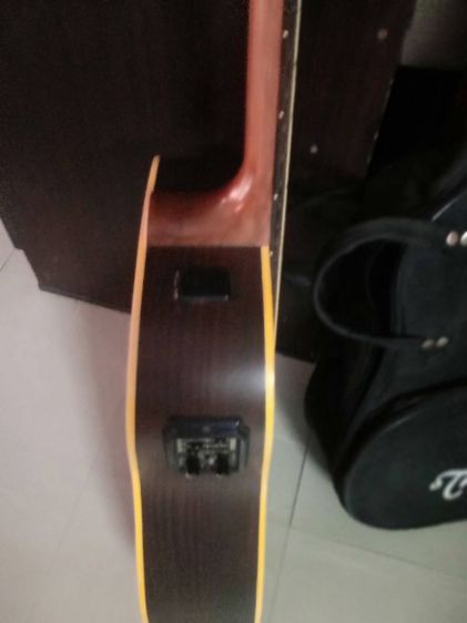 กี่ต้าร์โปร่งไฟฟ้า รูปที่ 2