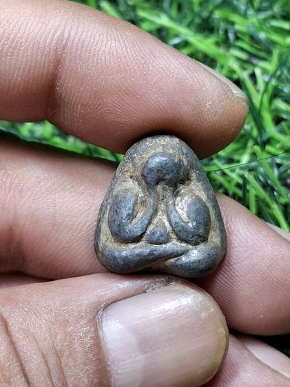 (ปิดแล้วครับ)เก่าจัด พระปิดตาเนื้อตะกั่วเก่า มีคราบไข ผิวปรอท และรอยจารเดิมๆ ไม่รู้ที่