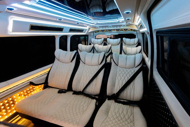 Toyota Commuter 2025 2.8 Van ดีเซล เกียร์อัตโนมัติ ขาว รูปที่ 4