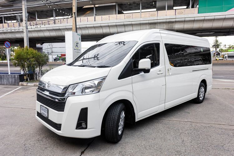 รถ Toyota Commuter 2.8 สี ขาว