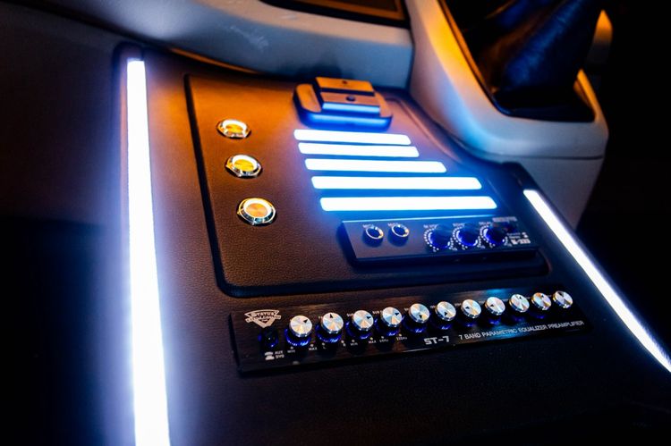 Toyota Commuter 2025 2.8 Van ดีเซล เกียร์อัตโนมัติ ขาว รูปที่ 3