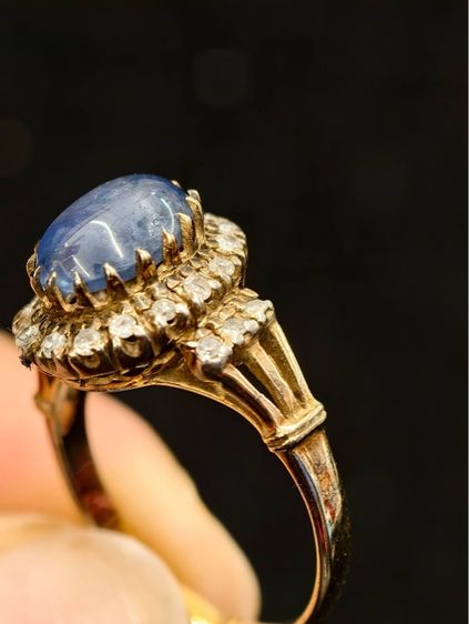 📌งานเก่าโบราณ ตัวเรือนทองแท้ 9K พลอยแท้ไพลินนิหร่า💙 ประดับเพชรแท้ 💎 นน. 2.75 กรัม ไซส์ 50-51  รูปที่ 3