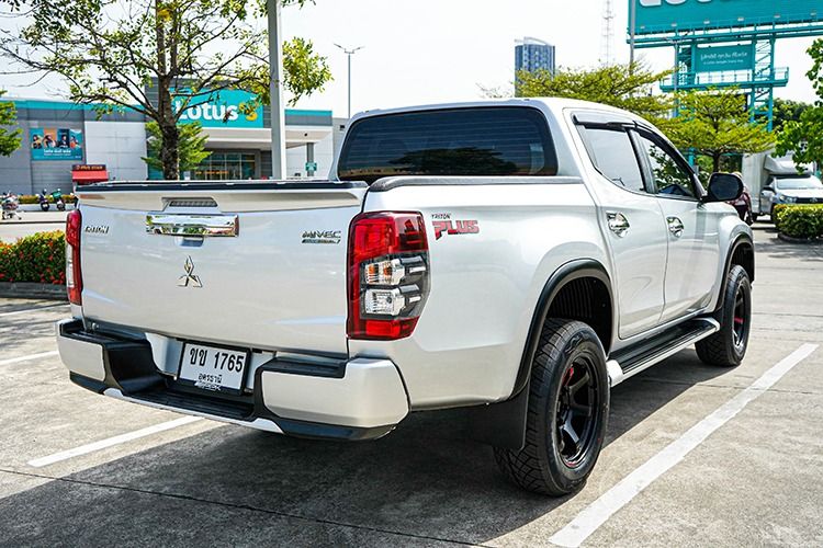 Mitsubishi Triton 2019 2.4 GT Plus Pickup ดีเซล ไม่ติดแก๊ส เกียร์ธรรมดา เทา รูปที่ 3