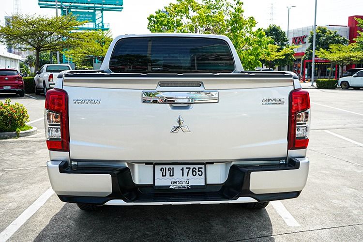 Mitsubishi Triton 2019 2.4 GT Plus Pickup ดีเซล ไม่ติดแก๊ส เกียร์ธรรมดา เทา รูปที่ 4