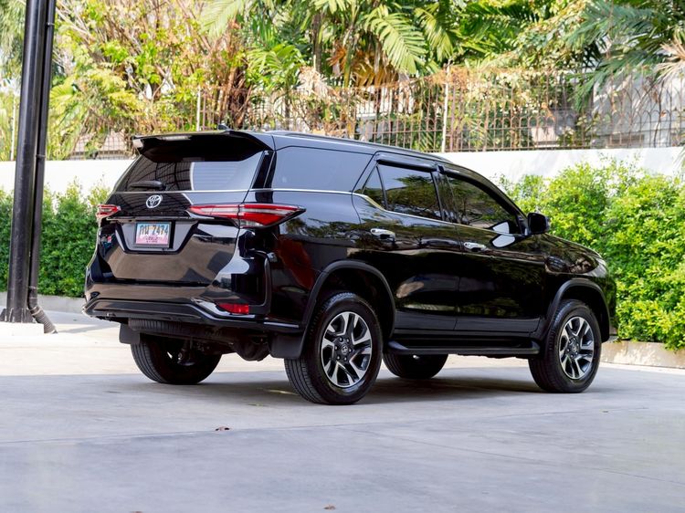 Toyota Fortuner 2024 2.4 Leader V Utility-car ดีเซล ไม่ติดแก๊ส เกียร์อัตโนมัติ ดำ รูปที่ 4