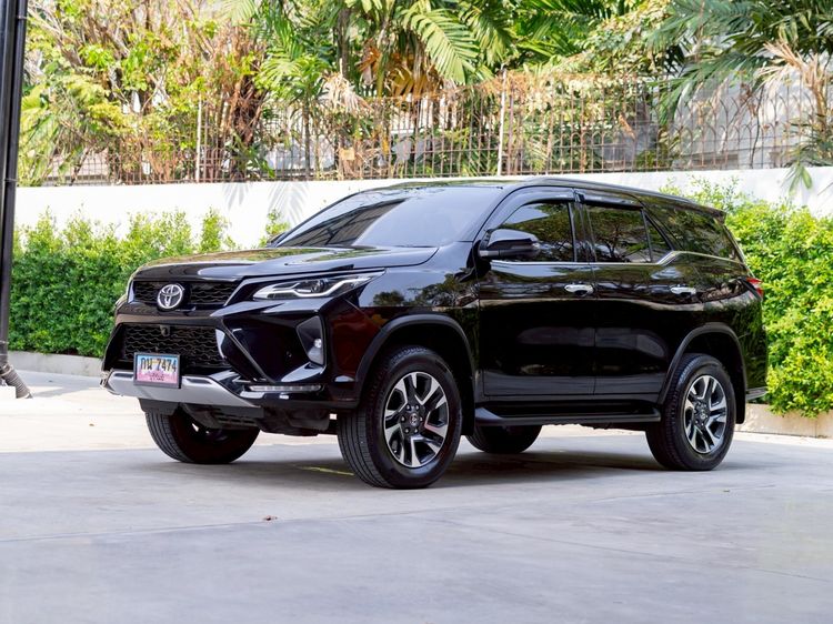 Toyota Fortuner 2024 2.4 Leader V Utility-car ดีเซล ไม่ติดแก๊ส เกียร์อัตโนมัติ ดำ รูปที่ 3