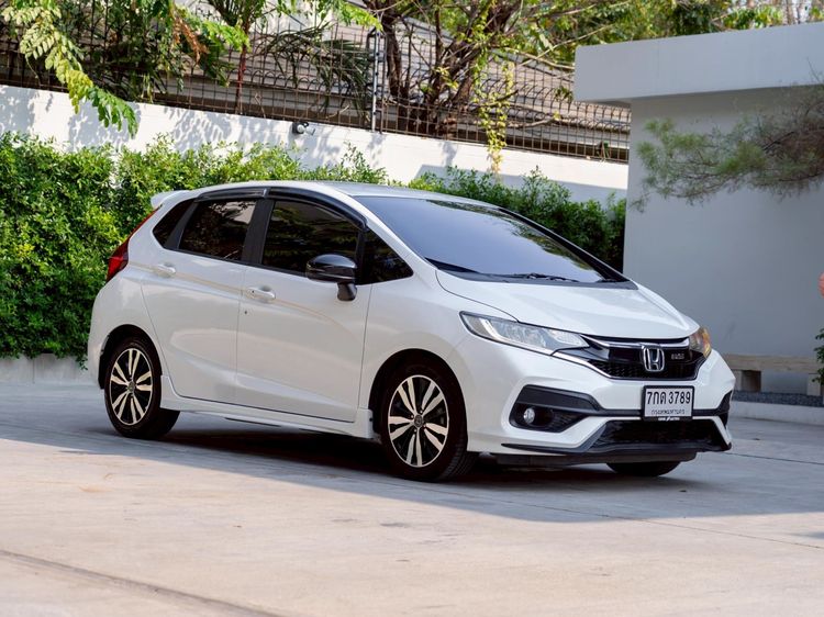 รถ Honda Jazz 1.5 RS i-VTEC สี ขาว