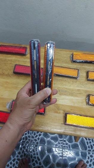 ทับทิมสะท้อนแสงใช้ติดรถบรรทุกหรือรถกู้ภัย ขนาดดังภาพ มี2สี(1.สีเหลือง2.สีแดง)ซื้อมาราคาอันละ75บ.แถวร้านสี่แยกวรจักรขอส่งต่ออันละ30บ.เน้นโทรถาม ไม่สะดวกพิมพ์ รูปที่ 7
