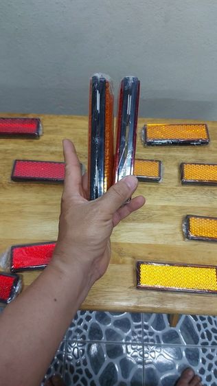 ทับทิมสะท้อนแสงใช้ติดรถบรรทุกหรือรถกู้ภัย ขนาดดังภาพ มี2สี(1.สีเหลือง2.สีแดง)ซื้อมาราคาอันละ75บ.แถวร้านสี่แยกวรจักรขอส่งต่ออันละ30บ.เน้นโทรถาม ไม่สะดวกพิมพ์ รูปที่ 6