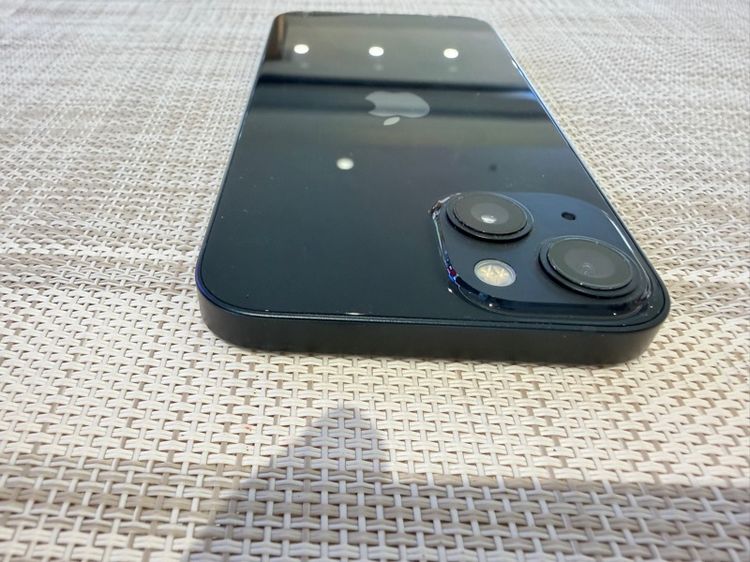 iPhone 13 สีดำ 128 ตำหนิหน้าจอเป็นเส้นด้านซ้ายมือสุด รูปที่ 4