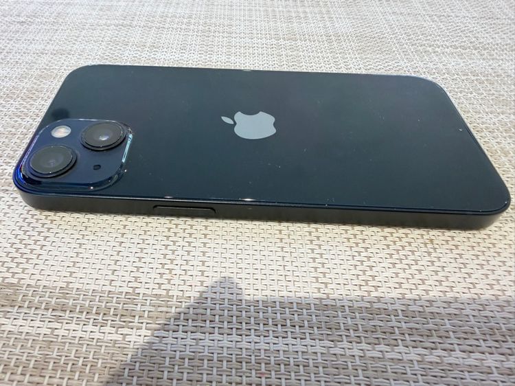 iPhone 13 สีดำ 128 ตำหนิหน้าจอเป็นเส้นด้านซ้ายมือสุด รูปที่ 5