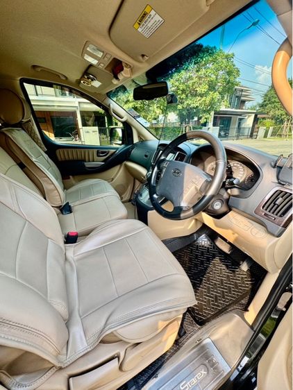 Hyundai H-1 2017 2.5 Deluxe Van ดีเซล ไม่ติดแก๊ส เกียร์อัตโนมัติ ดำ รูปที่ 3