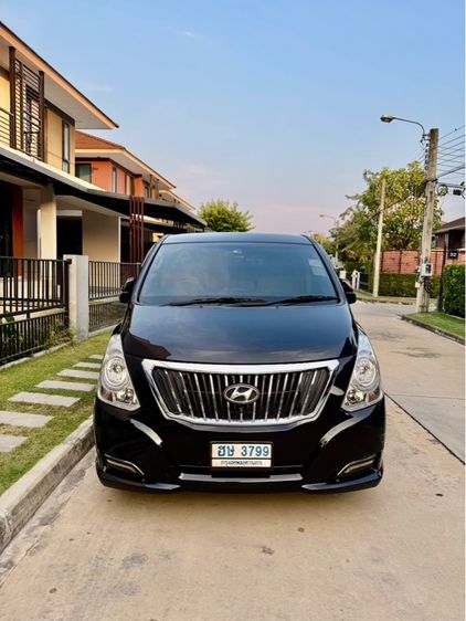 รถ Hyundai H-1  2.5 Deluxe สี ดำ