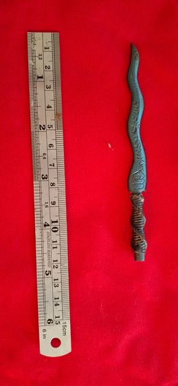 กริชเหล็กน้ำพี้  สลักอักขระ รูปที่ 2