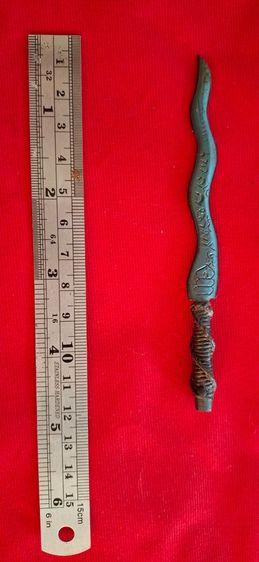 กริชเหล็กน้ำพี้  สลักอักขระ รูปที่ 3