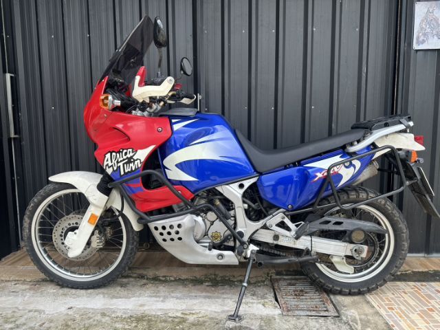 Honda Africa Twin XRV 750 RD07A 
 รูปที่ 2