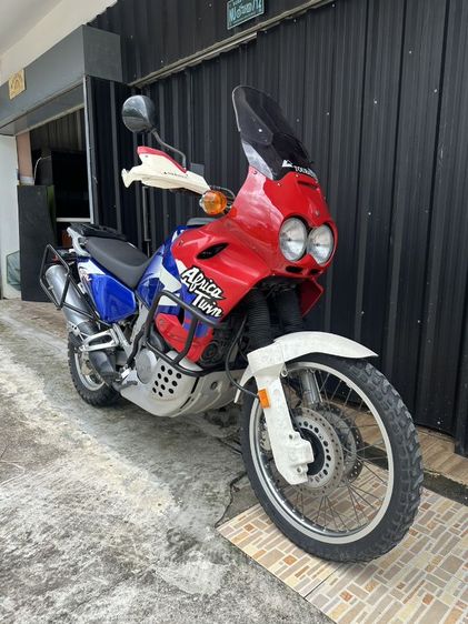 Honda Africa Twin XRV 750 RD07A 
 รูปที่ 4