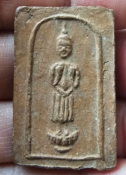 พระประจำวัน คุณแม่บุญเรือน พิมพ์ปางห้ามสมุทร พิมพ์ใหญ่หลังยันต์ เนื้อดิน ปี 2499  รูปที่ 5