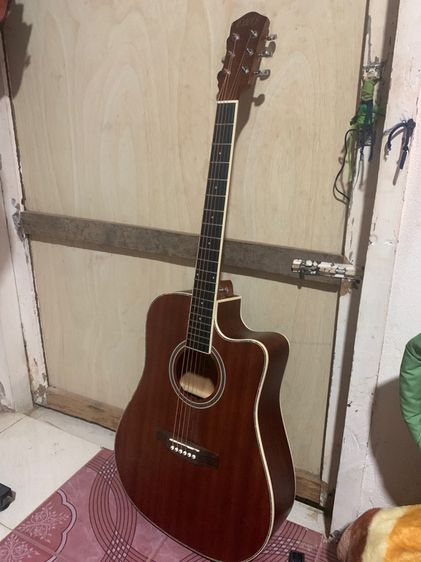 กีตาร์ขนาดกลาง