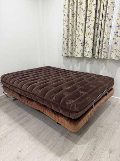 เตียงพร้อมฟูกยี่ห้อ LOTUS ไซส์ควีน (5 ฟุต)