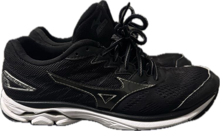 รองเท้ากีฬามือสอง รูปที่ 2