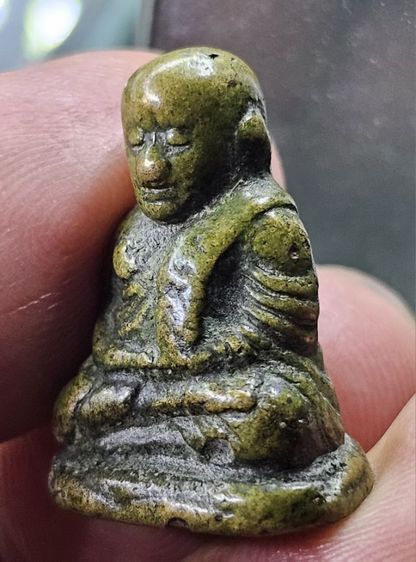 หลวงพ่อเงิน วัดบางคลาน พิมพ์นิยม เนื้อเหลืองอมเขียว พระมีความเก่าถึงยุคหลวงพ่อเงินครับ รูปที่ 3