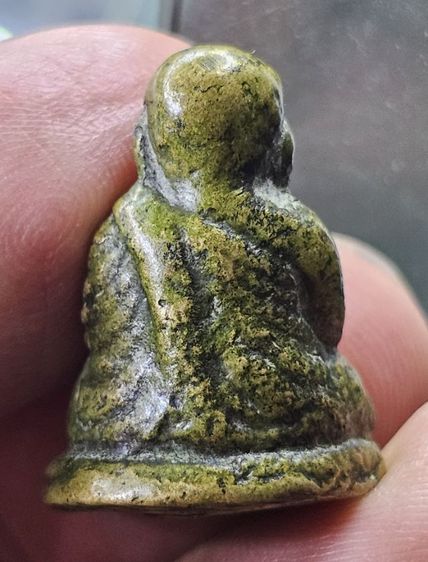 หลวงพ่อเงิน วัดบางคลาน พิมพ์นิยม เนื้อเหลืองอมเขียว พระมีความเก่าถึงยุคหลวงพ่อเงินครับ รูปที่ 2