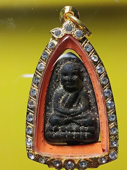 พระหลวงปู่ทวด เนื้อว่าน พิมพ์ใหญ่ รุ่นเเรก ปี2497 สภาพสวยเดิมเก่ามากผิวเดิมจากบนหิ้งเก่าเลยครับ