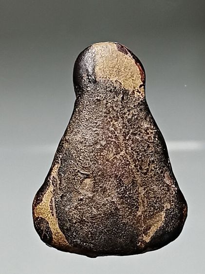 พระปิดตาหลวงปู่ยิ้ม วัดหนองบัว จ.กาญจนบุรี ยุคแรก อายุกว่าร้อยปี ลงรักเก่าเนื้อจัดมาก หาชมยาก พบน้อย รูปที่ 4