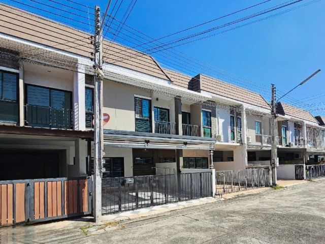 ขายบ้าน ขายทาวน์โฮม หมู่บ้านเดอะเพอร์เฟค เครสท์ อ่างศิลา (The Perfect Crest) ชลบุรี