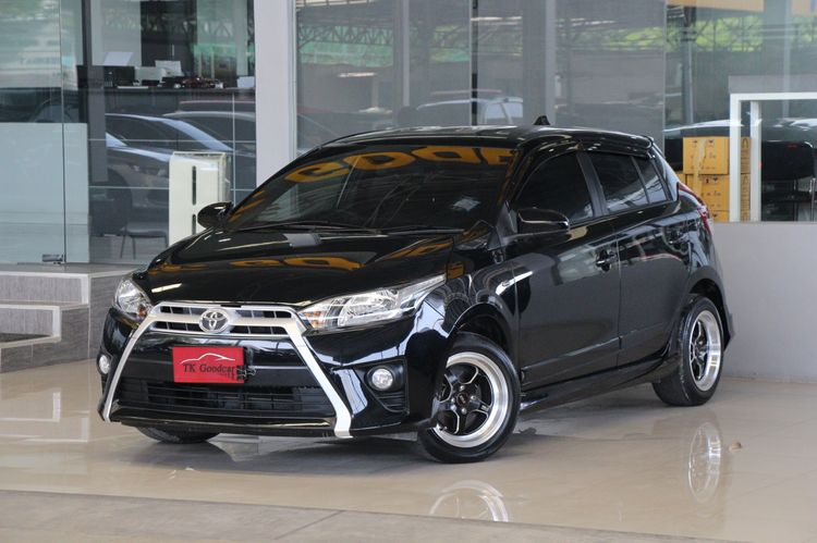 รถ Toyota Yaris 1.2 E สี ดำ