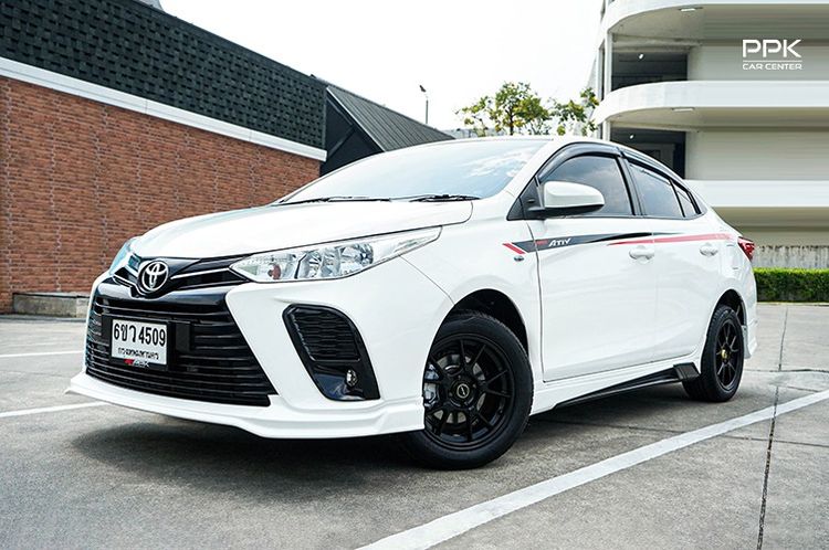 รถ Toyota Yaris ATIV 1.2 Entry สี ขาว