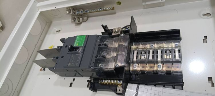 ตู้โหลดเซ็นเตอร์ ชไนเดอร์ 12 ช่องบาร์ 250  รูปที่ 6